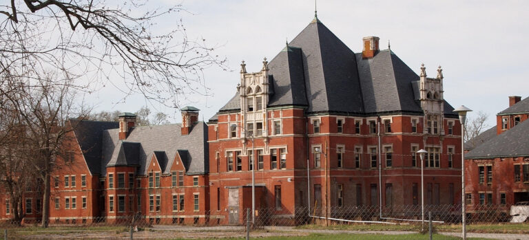 Norwich_Hospital_District_-_Admin_Building_(5804251174)