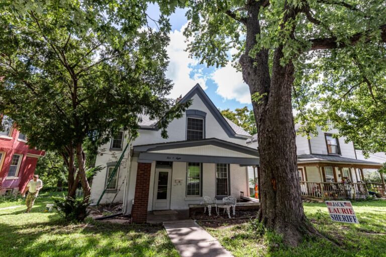 hus_sallie-house_kansas_L4_1666622864372